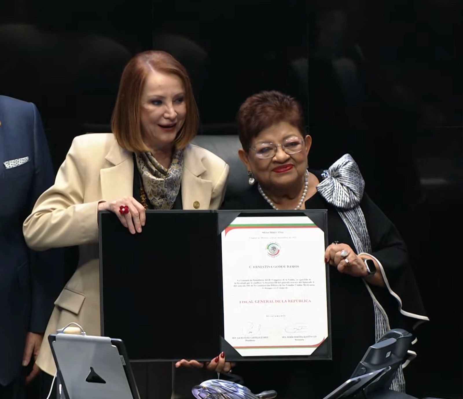 Ernestina Godoy hace historia: primera mujer en dirigir la FGR