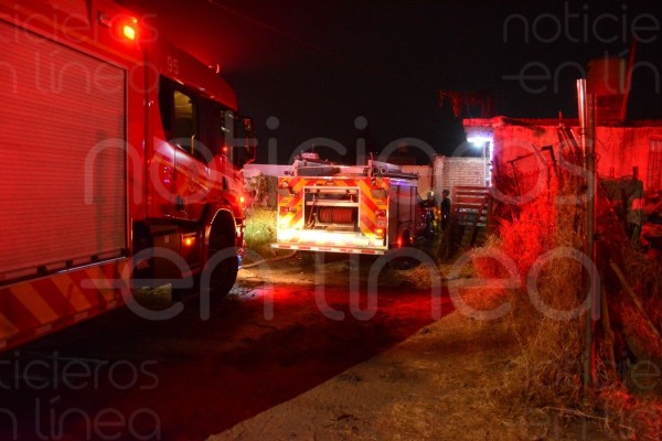 Arde recicladora en León; bomberos combaten incendio en la colonia Betania por casi 5 horas