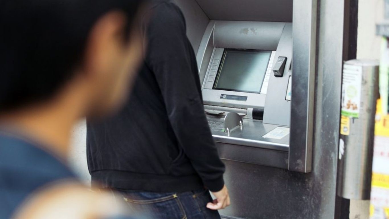 Detienen en León a cinco asaltantes del Edomex tras robo a cuentahabiente en Plaza Mayor