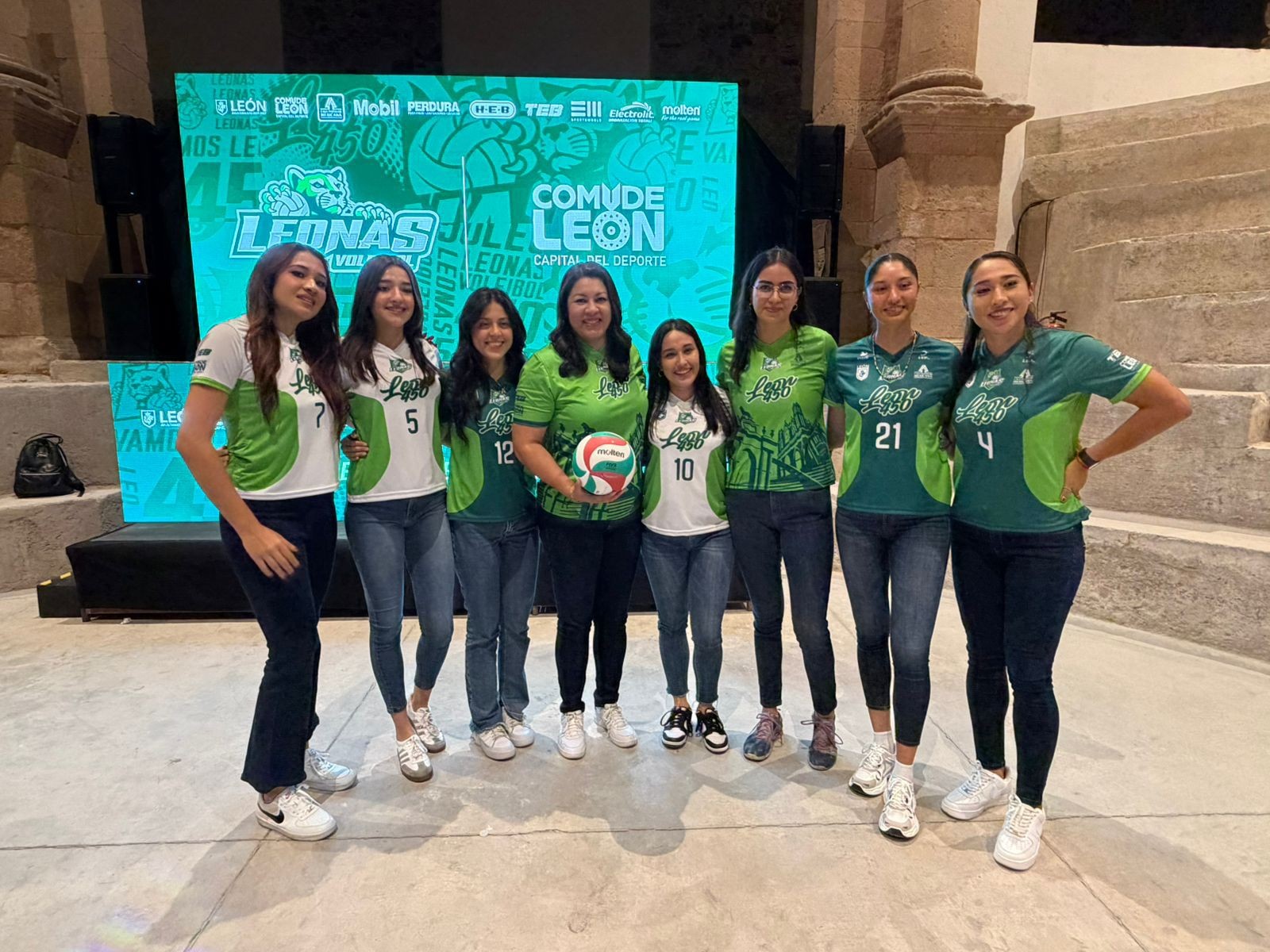 Presenta a Leonas Voleibol, el nuevo equipo profesional femenil de León