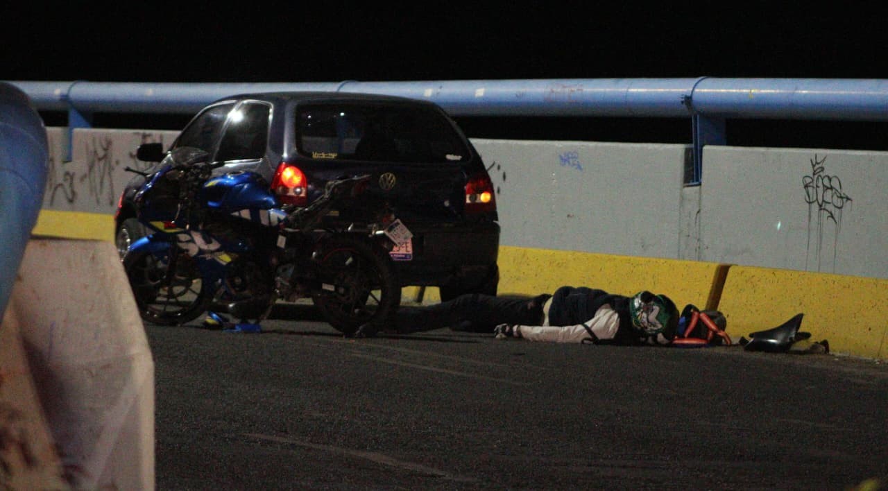 Muere tras chocar con un auto descompuesto en bulevar Campestre