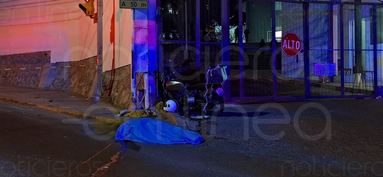 Motociclista muere tras chocar contra poste en la colonia San José de las Piletas
