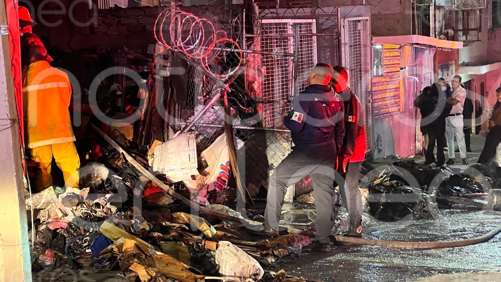 Rescatan con vida a adulto mayor tras incendio en vivienda de la colonia San José Obrero