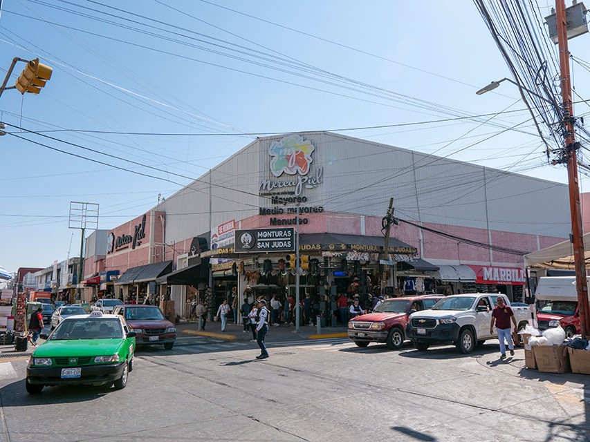 Refuerzan operativos contra comercio ambulante foráneo en la zona piel