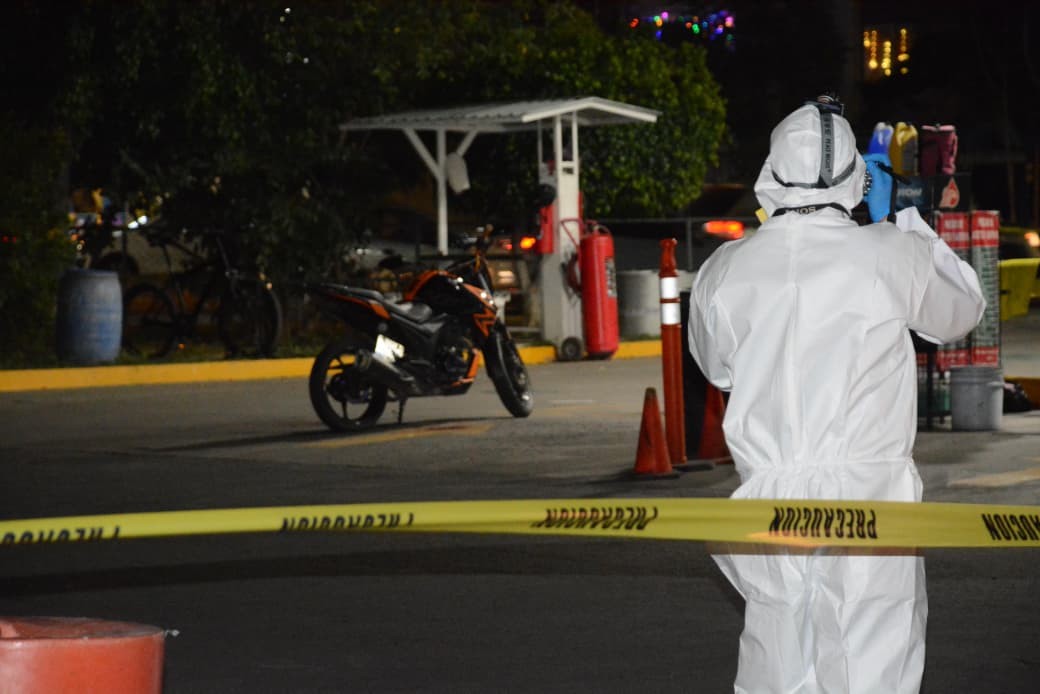 Llega repartidor a cargar gasolina y termina baleado por un guardia de seguridad