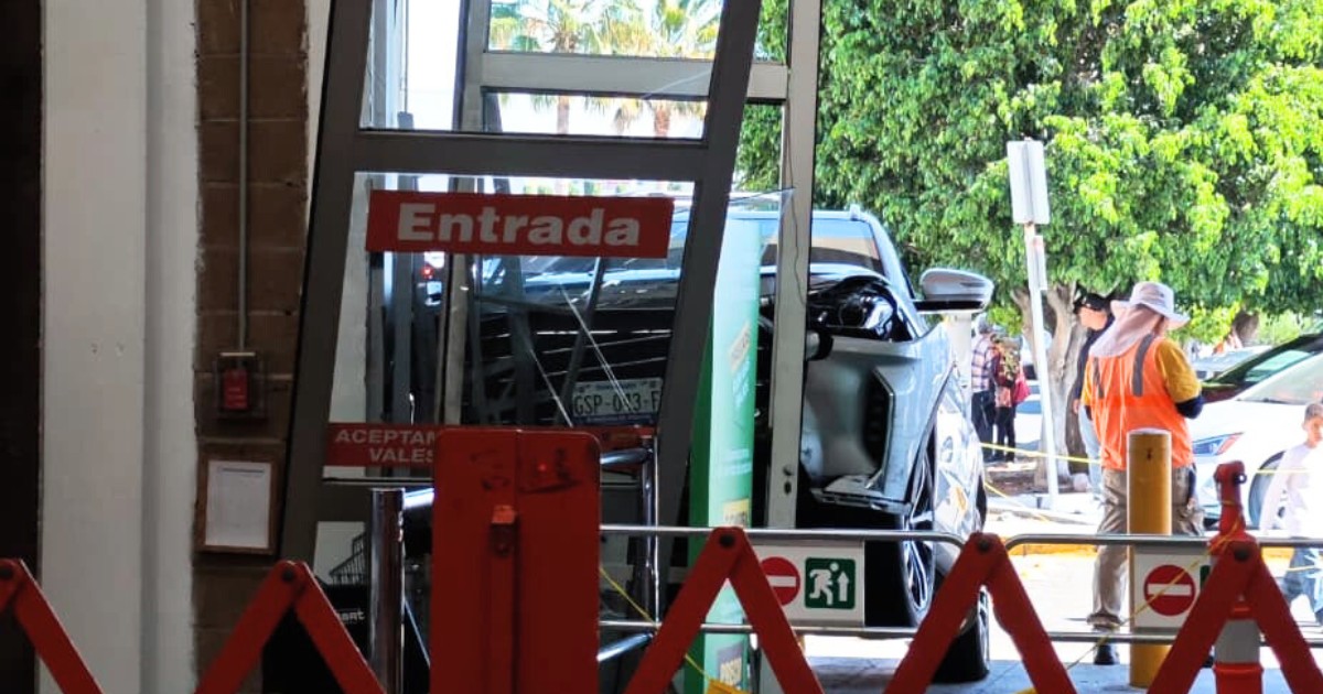 Camioneta choca contra tienda Home Depot en Centro Max ¿Qué fue lo que pasó?