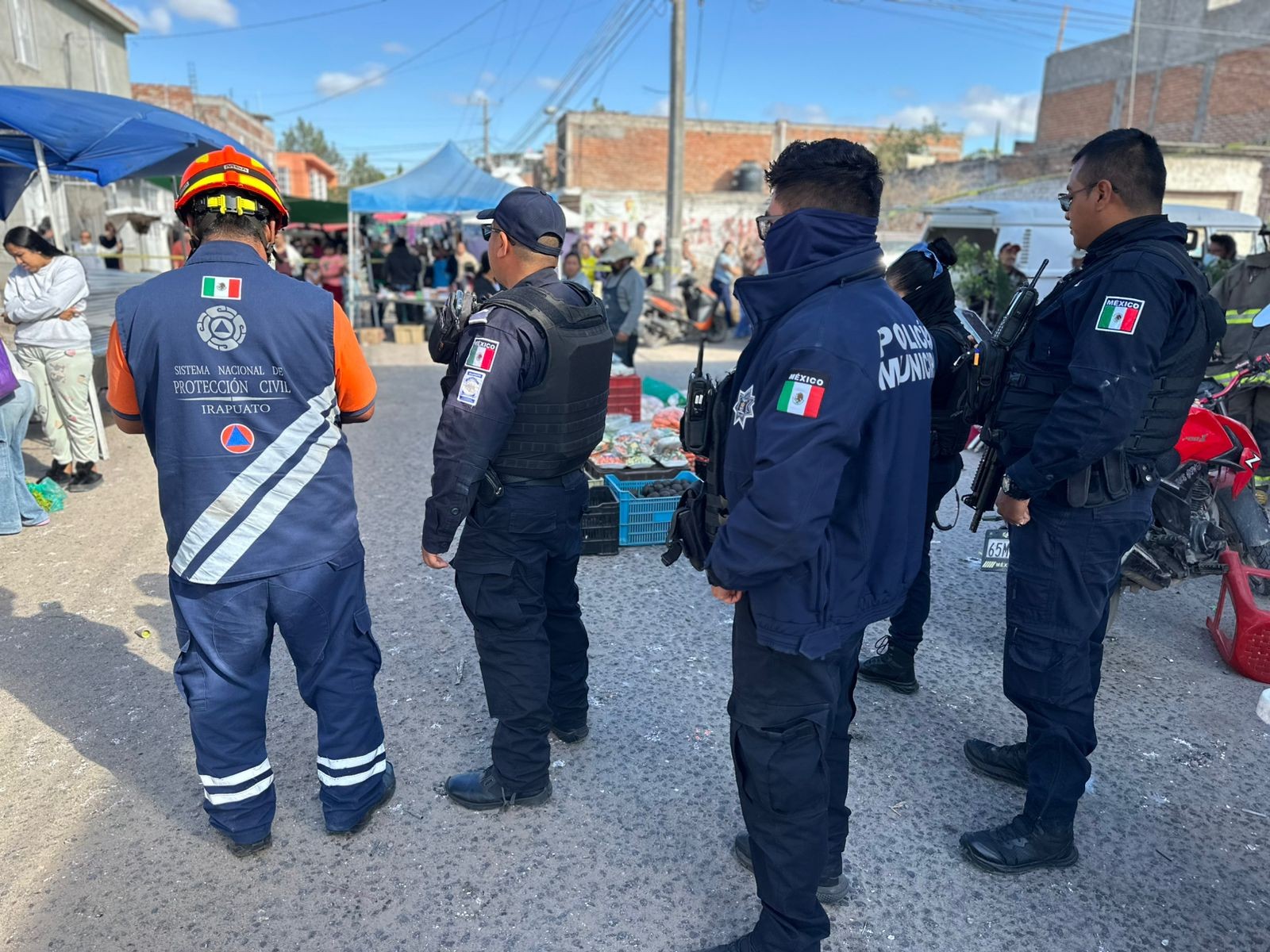 Reportan explosión por pirotecnia en pleno tianguis en Irapuato