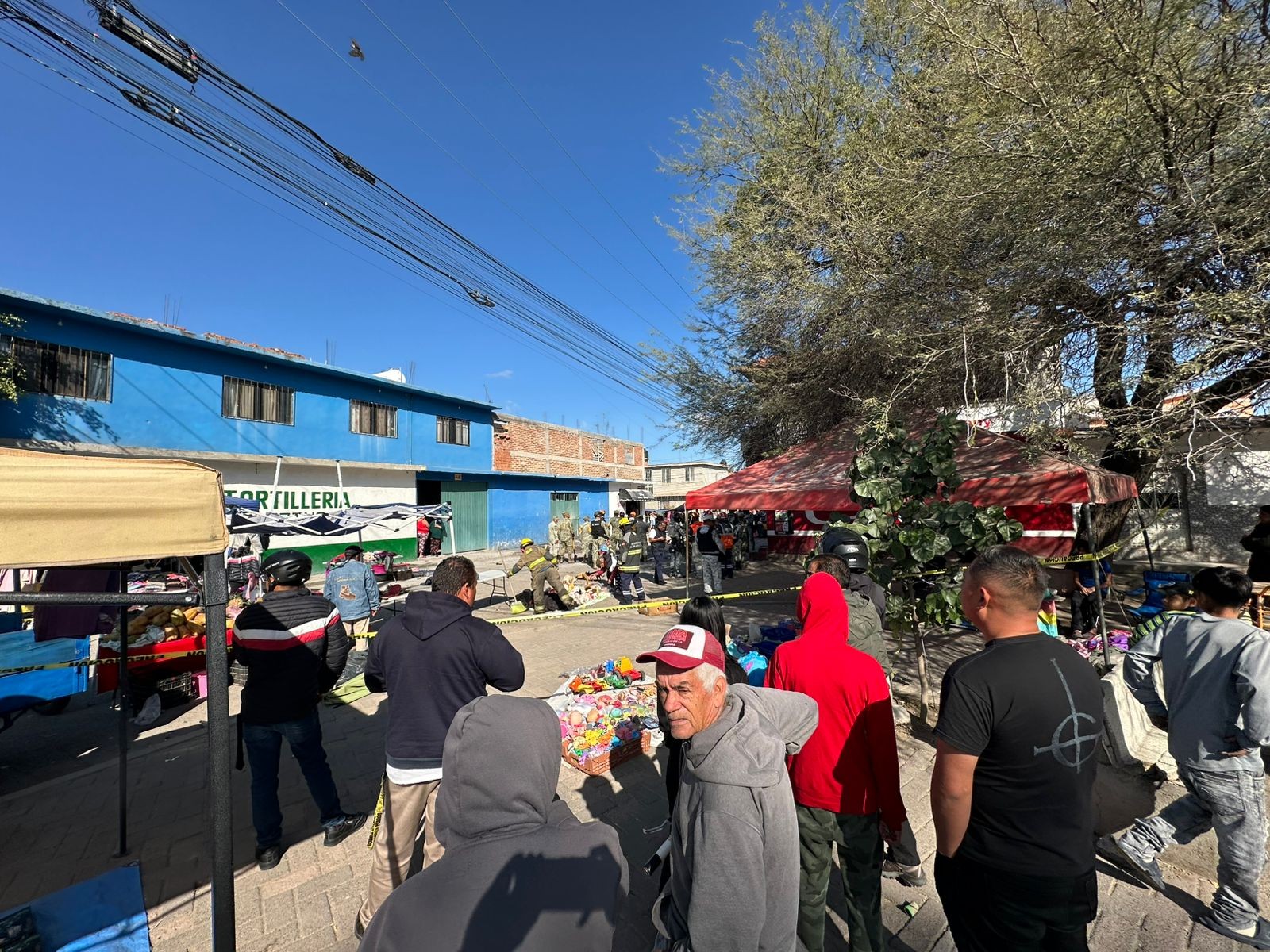 Reportan explosión por pirotecnia en pleno tianguis en Irapuato