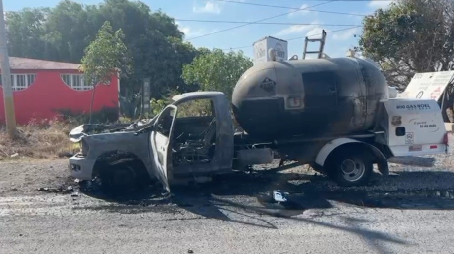 Se incendia pipa de gas LP en la carretera Juventino Rosas-Celaya
