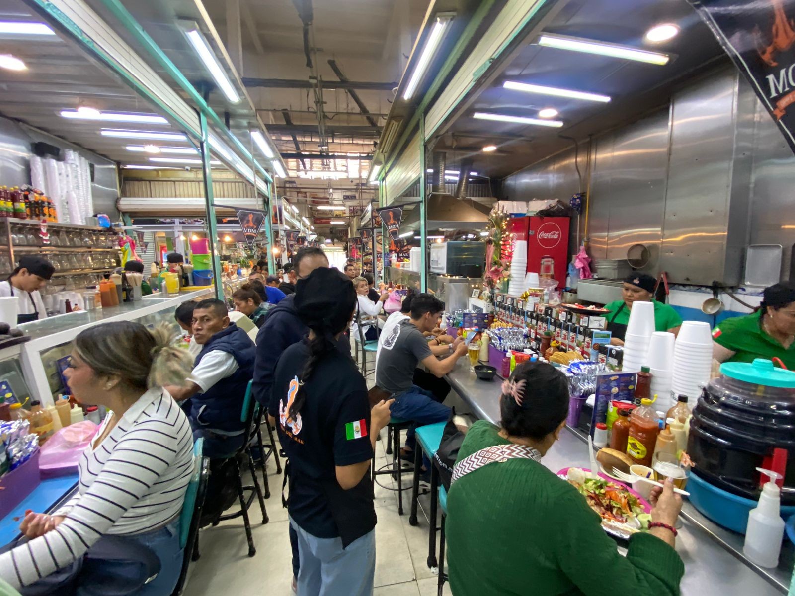 “Curar la cruda“ dejó buenas ventas en las marisquerías del Mercado Aldama