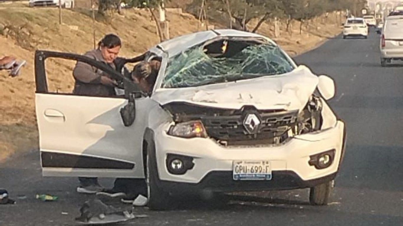 Volcadura en el libramiento Morelos deja tres lesionados a la altura de Balcones del Campestre