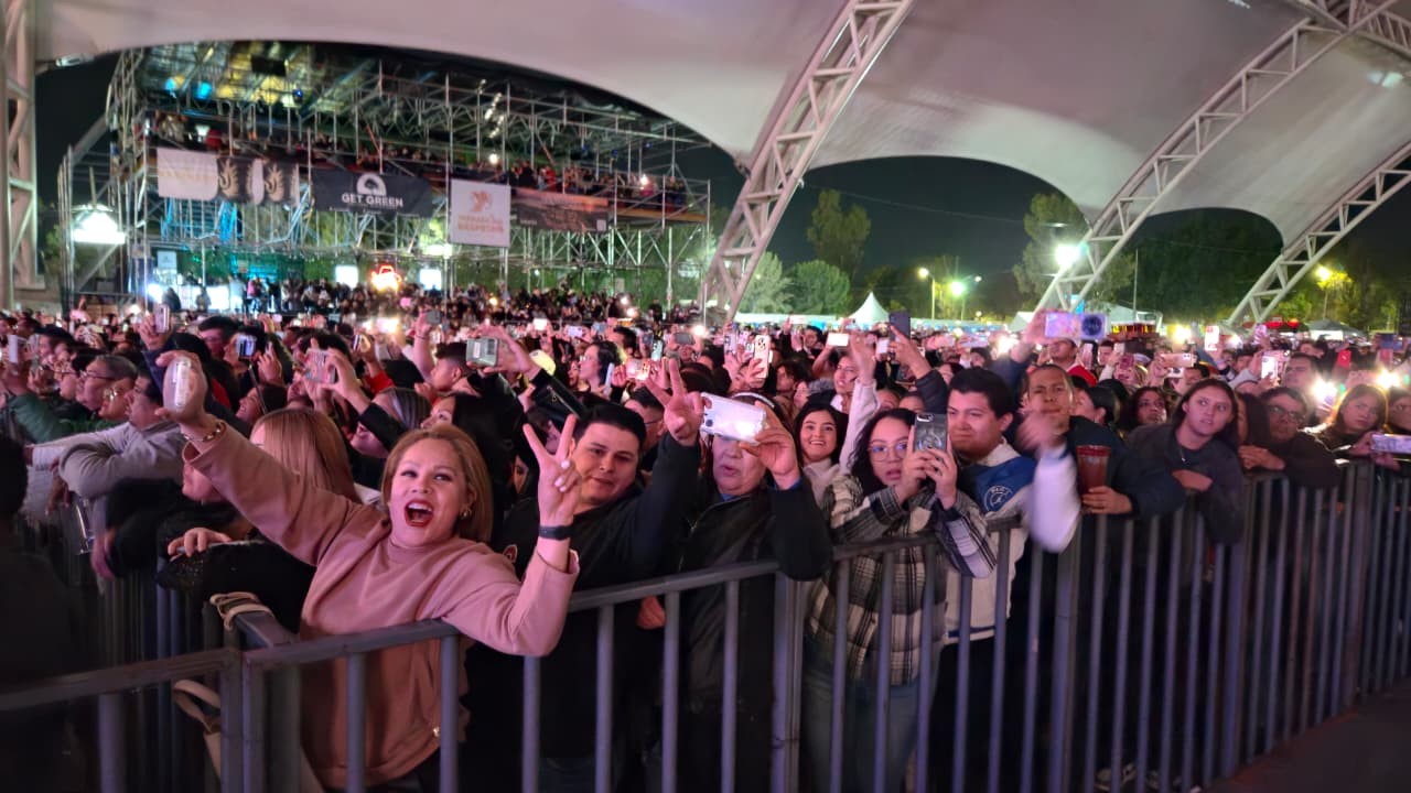 Pequeños Musical llena de nostalgia y romanticismo la Feria de León 2026 Pequeños Musical llena de nostalgia y romanticismo la Feria de León 2026