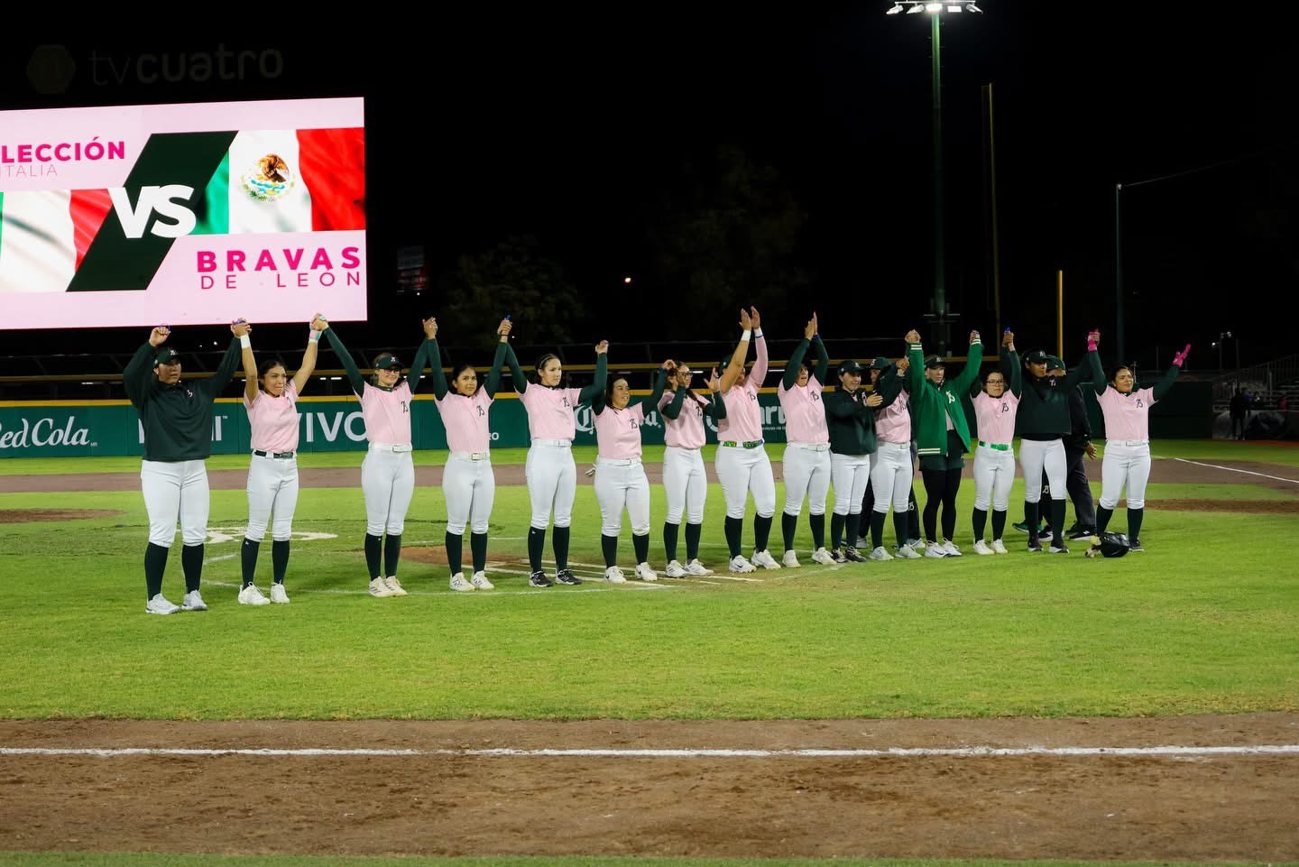 Arrancan con el pie izquierdo: Bravas de León pierden el primero de la serie amistosa ante Italia