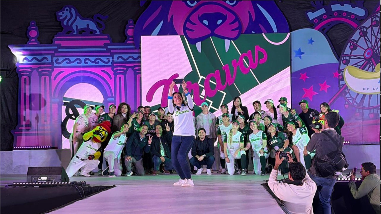 ¡Muy Bravas! Las jugadoras de León presentan sus nuevos uniformes