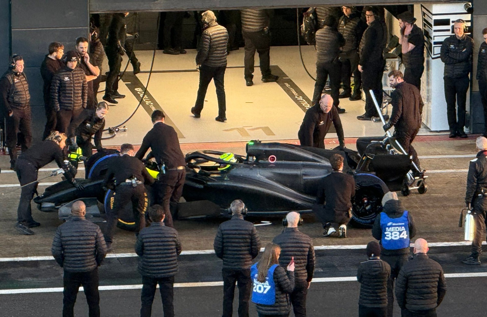 Checo Pérez pone a rugir el nuevo monoplaza de Cadillac en Silverstone
