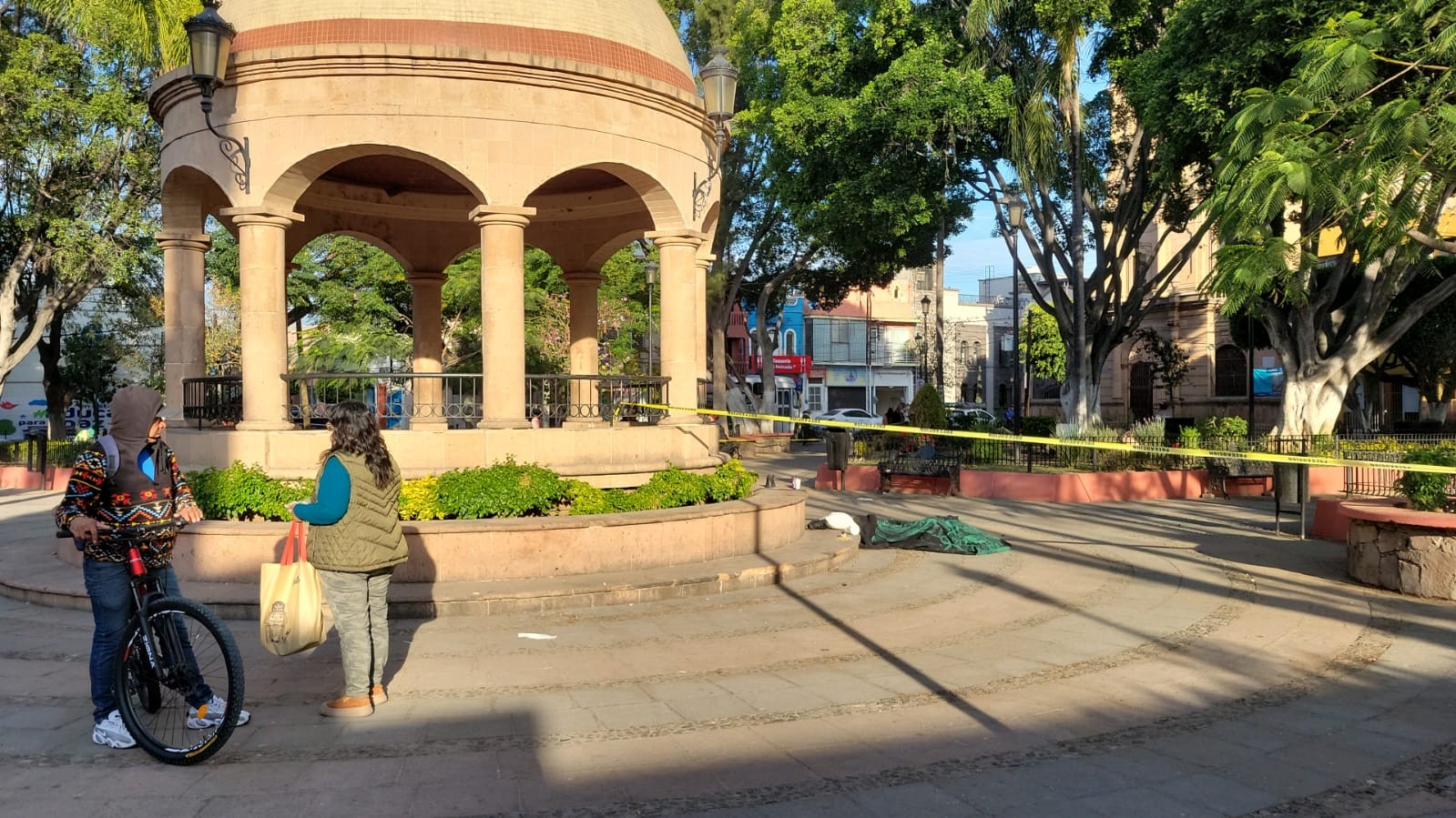 Localizan sin vida a persona en situación de calle en el Jardín Allende