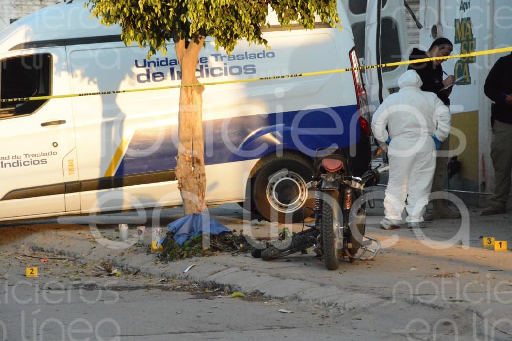 Muere motociclista tras chocar contra un árbol en León; no traía casco