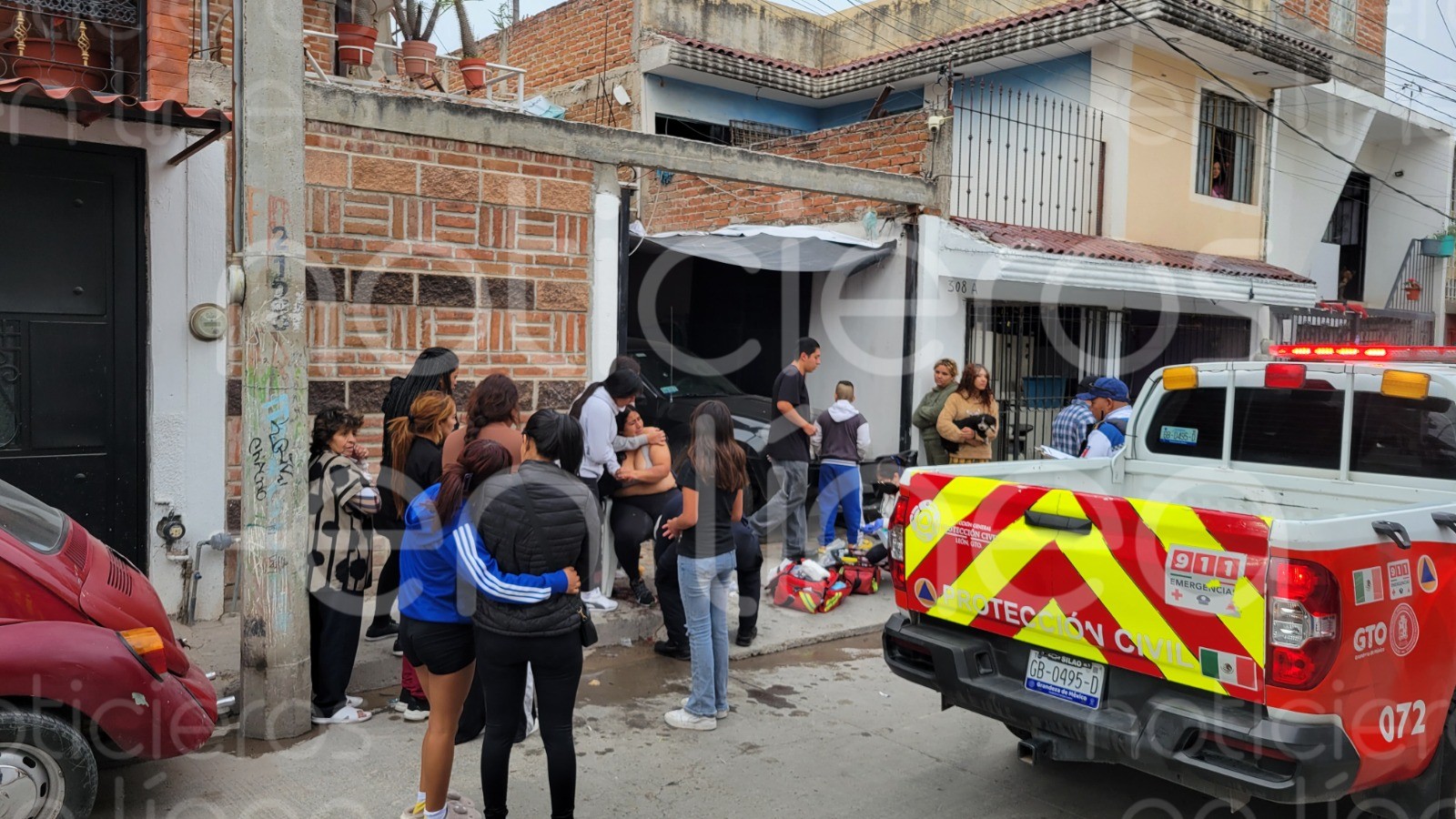 Confunde freno con acelerador y atropella por accidente a su propia hermana en León