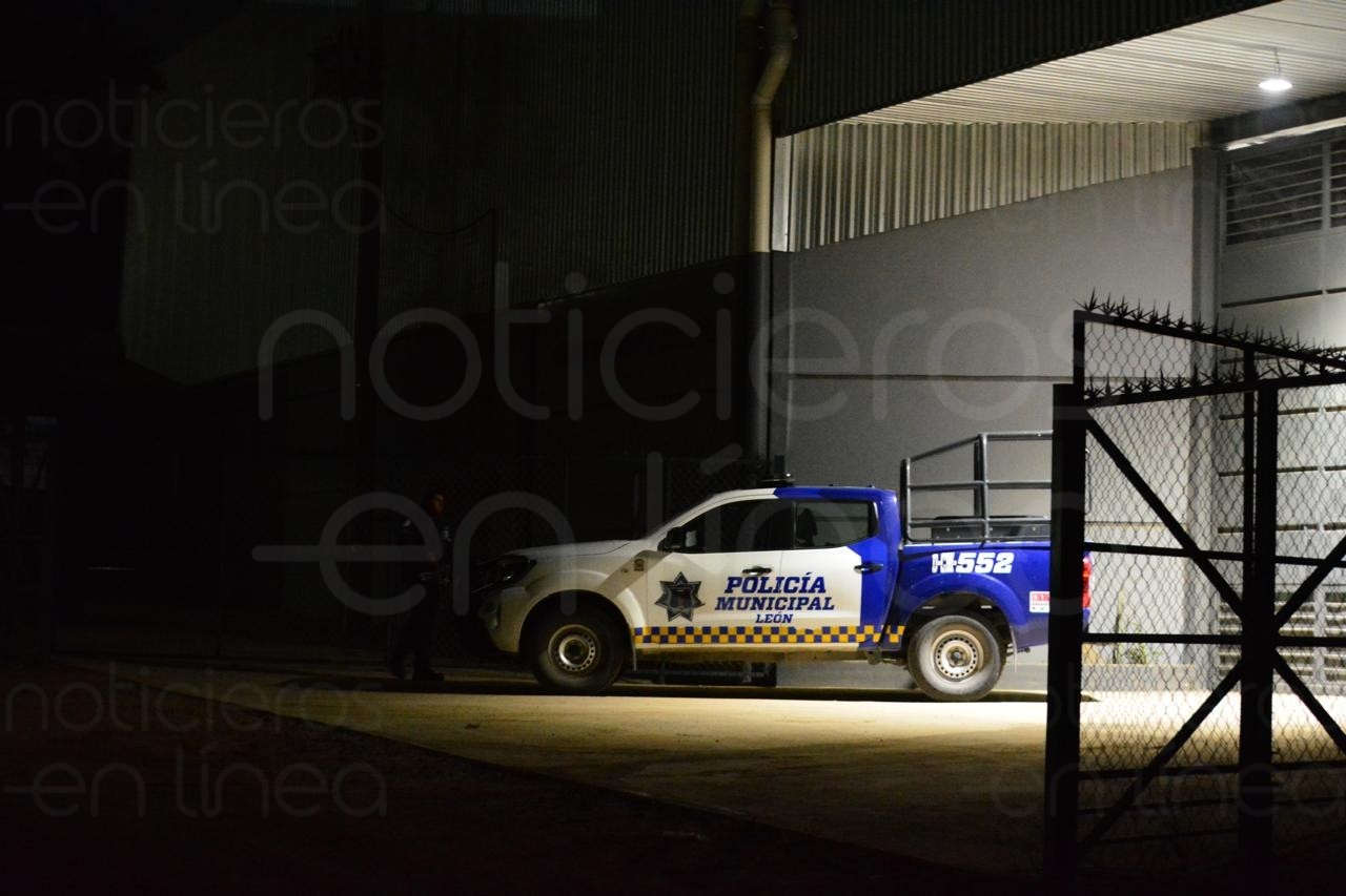 Cateo nocturno destapa bodega con combustible robado en Los Jacales, León