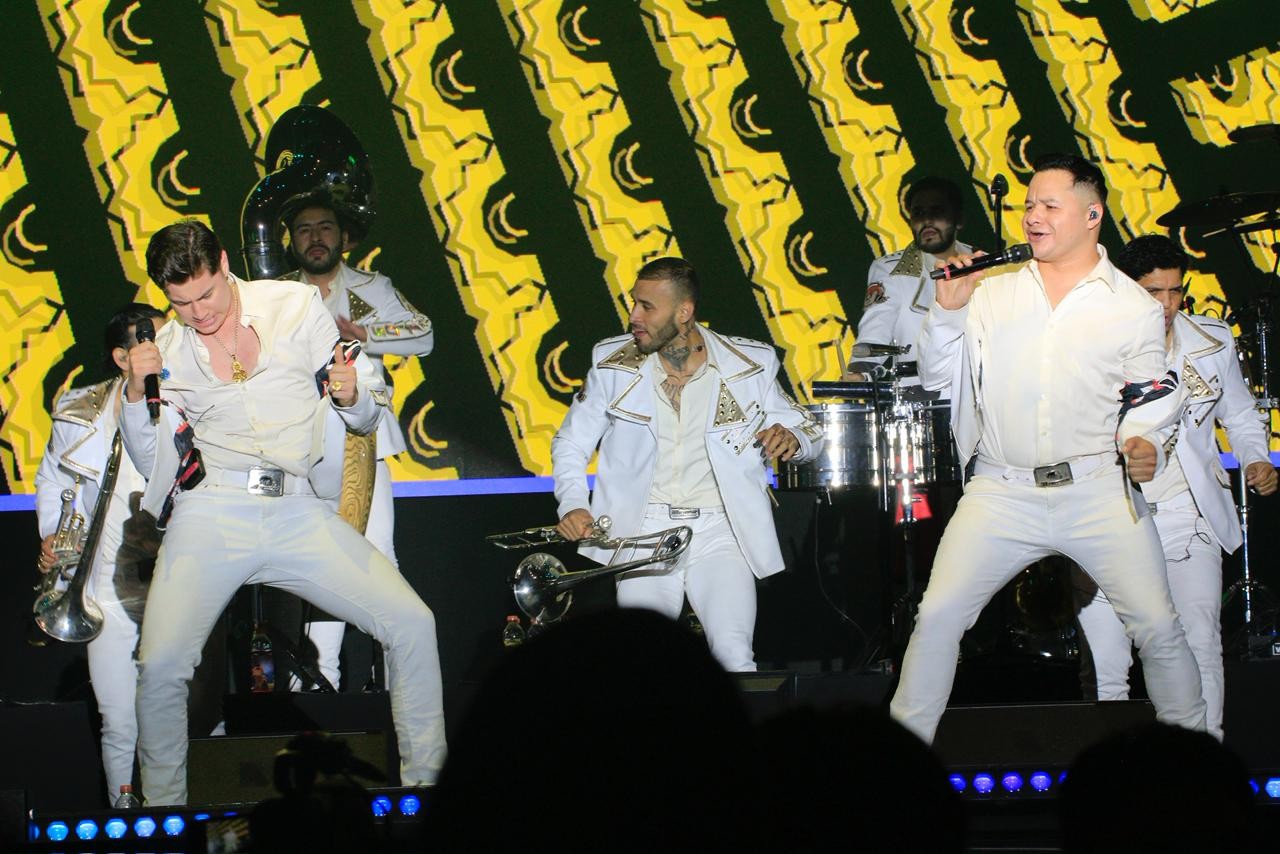 Pese a la lluvia, Los Recoditos arman la fiesta en el 450 aniversario de León