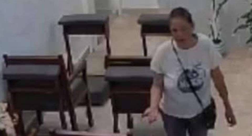 Detienen a mujer que asaltó y amenazó a adultos mayores dentro de una iglesia en León