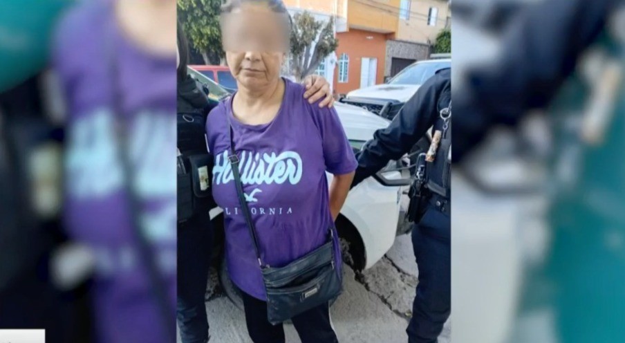 Detienen a mujer que asaltó y amenazó a adultos mayores dentro de una iglesia en León