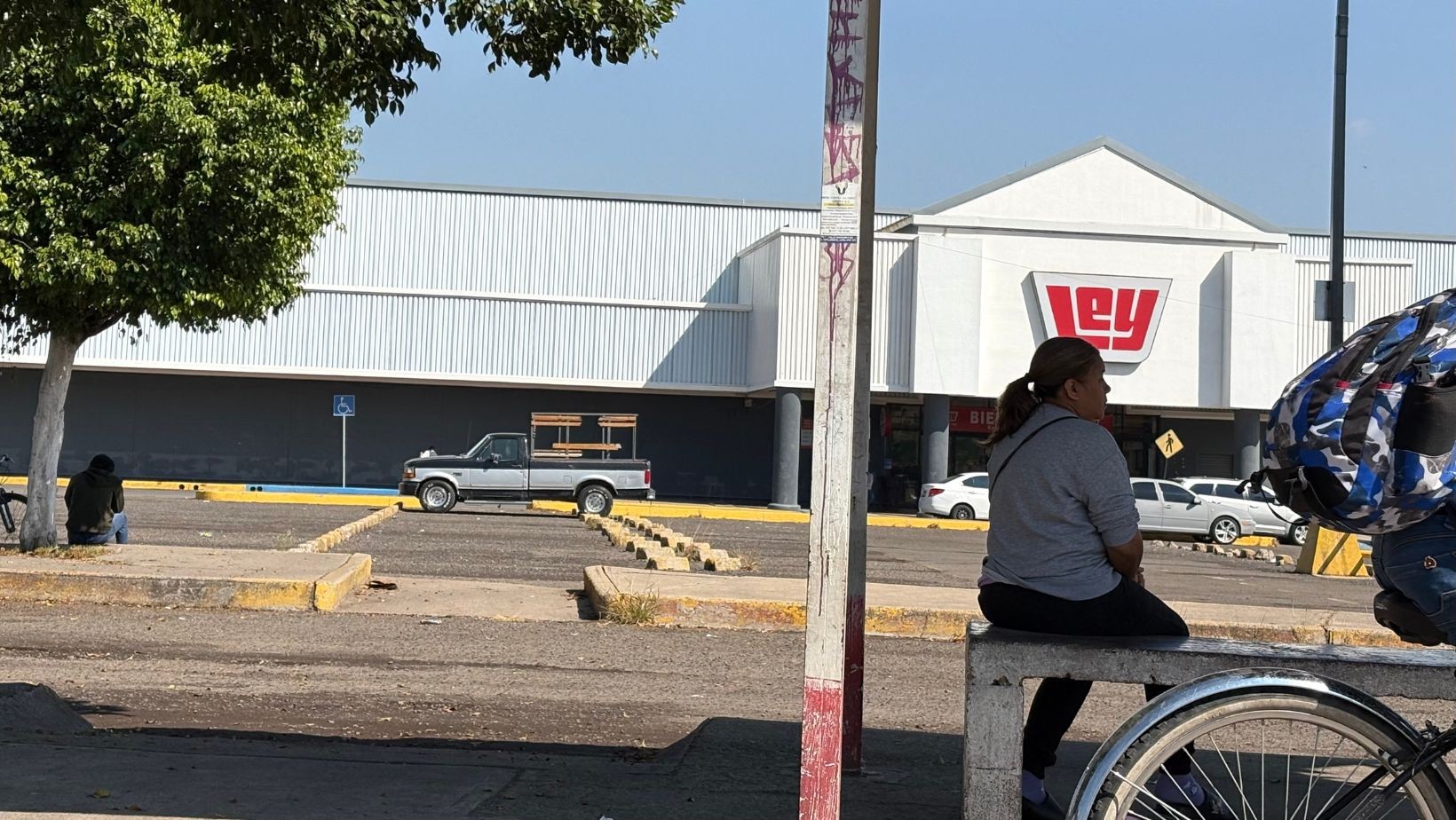 Asaltos en paradero del bulevar Torres Landa generan temor entre usuarios del transporte público en León