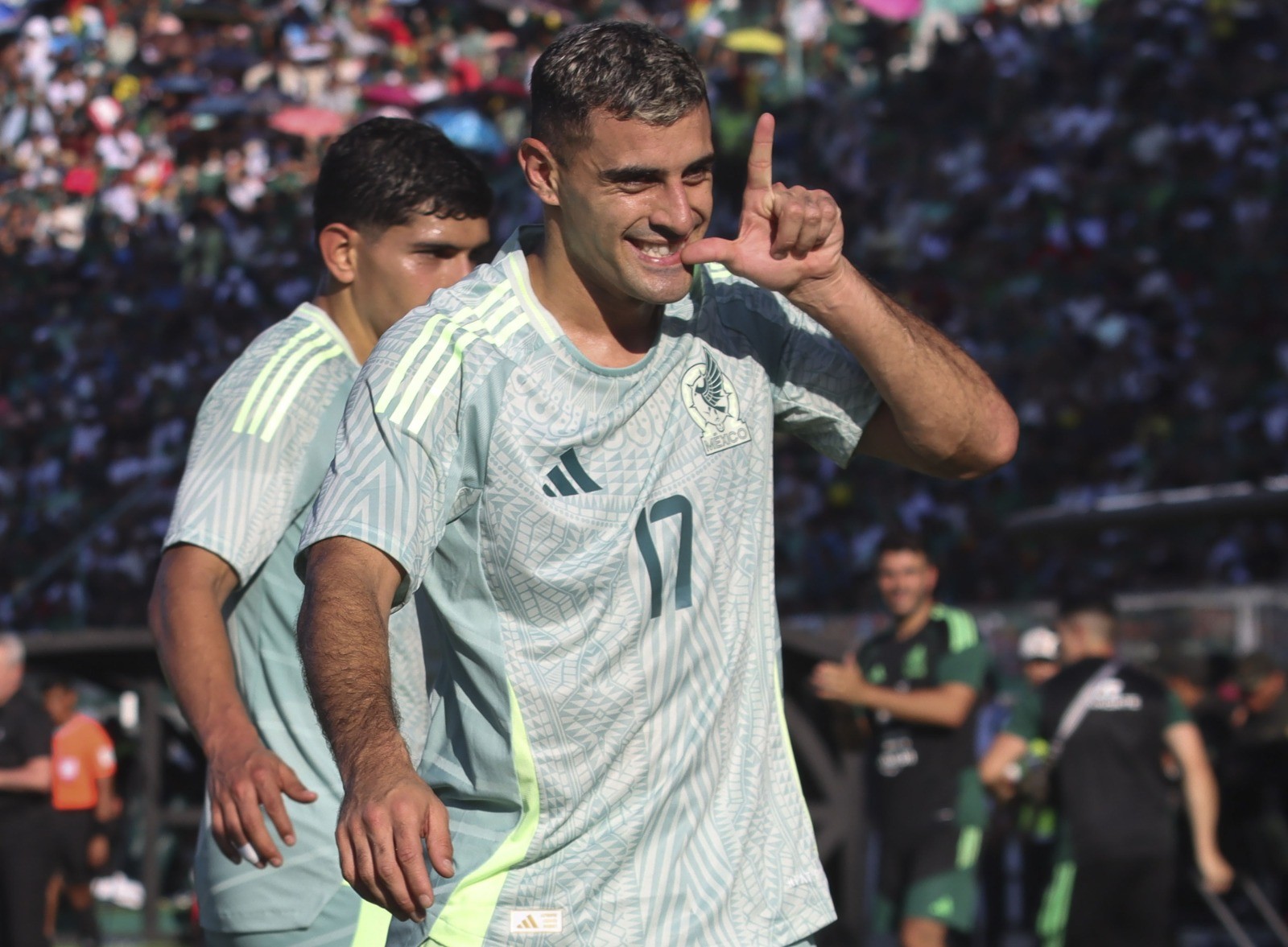 México vence de visita a Bolivia con gol de Berterame, cierra gira con dos victorias