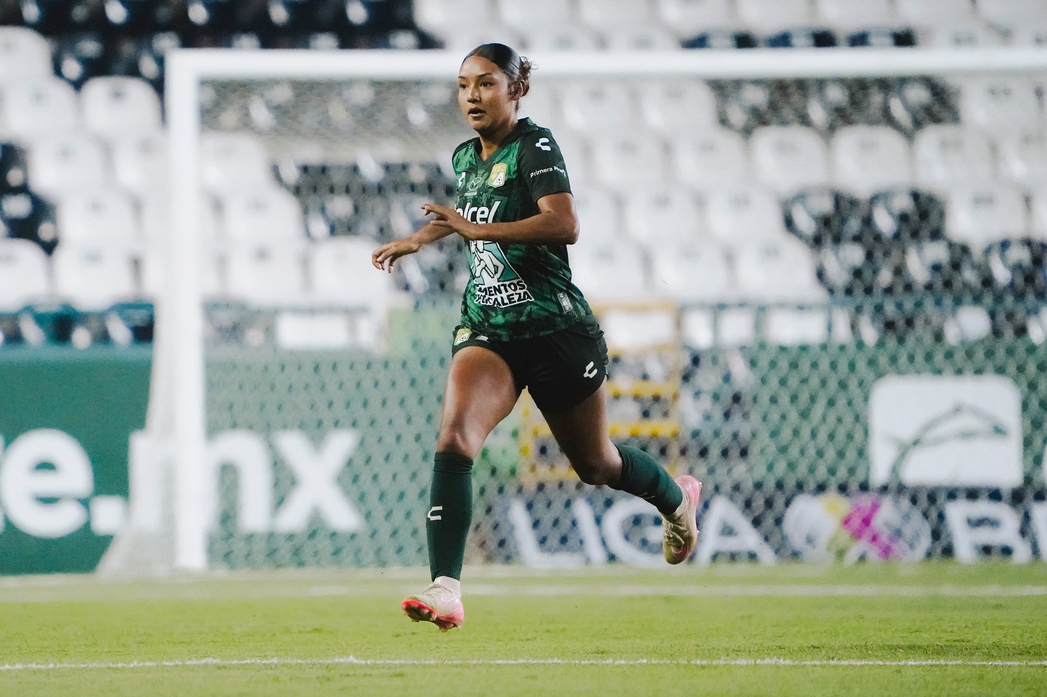 León le saca el empate a Rayadas, pero siguen sin ganar en el torneo | Foto: @clubleonfemenil
