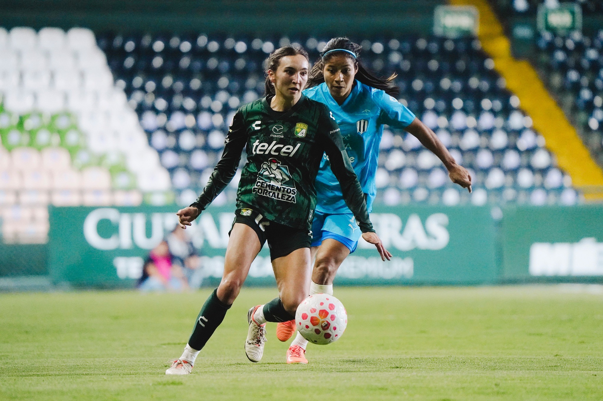 León le saca el empate a Rayadas y suma tres partidos sin perder