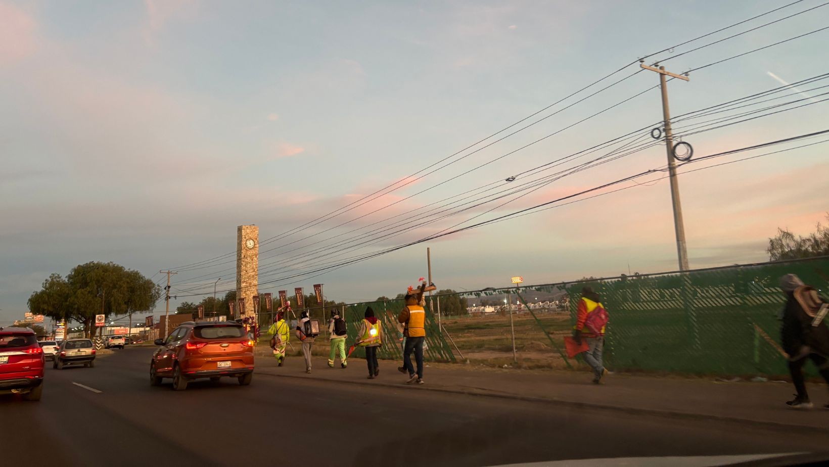 Peregrinos sanjuaneros denuncian falta de apoyo vial durante su paso por León