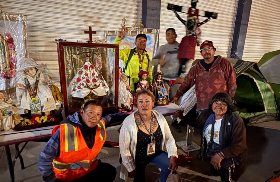 Peregrinos sanjuaneros de Tacubaya hacen escala en León para descansar