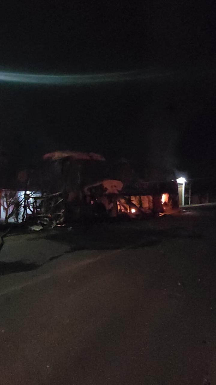 Acámbaro amanece con tres camiones incendiados; investigan posible extorsión