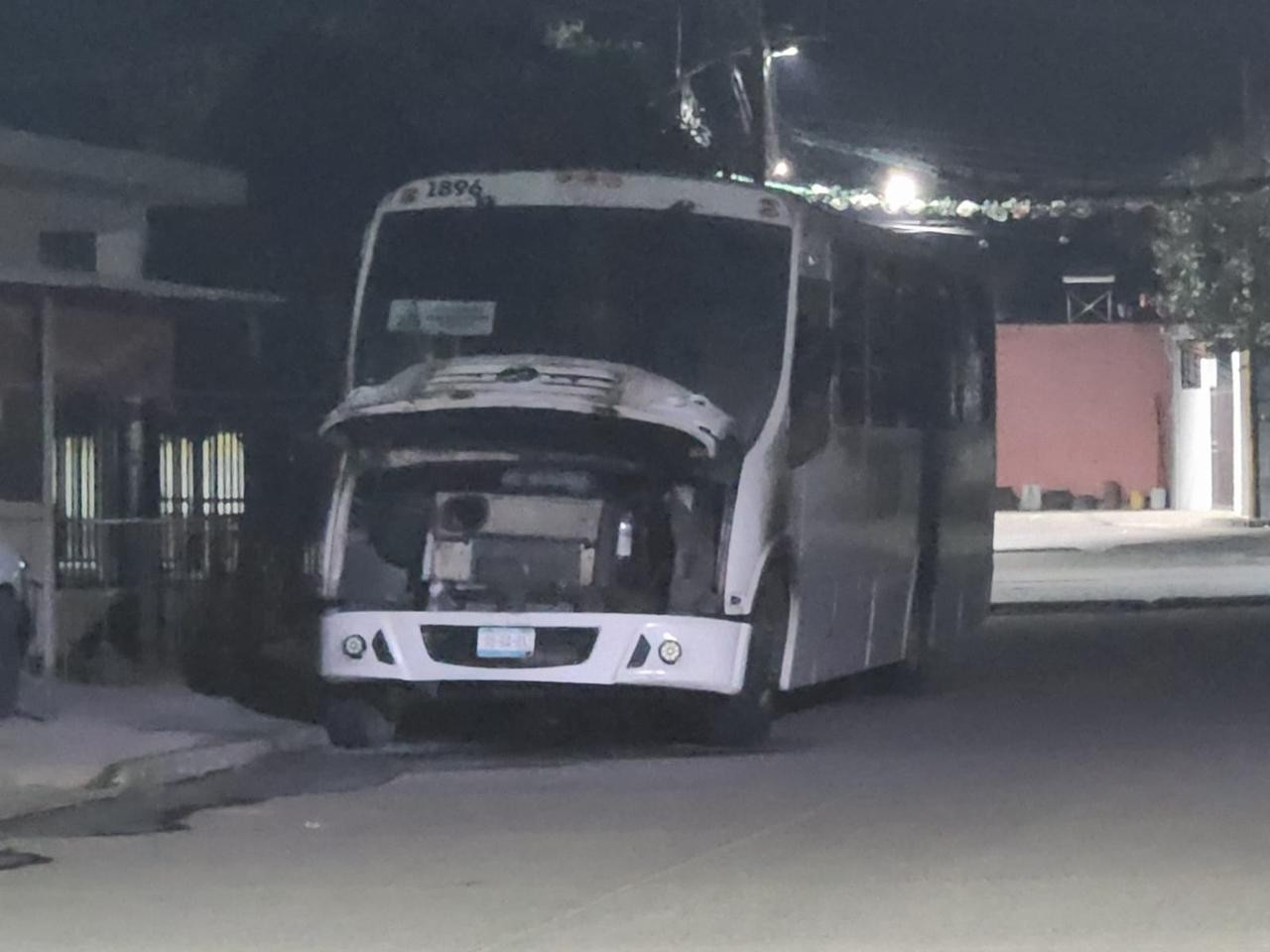 Acámbaro amanece con tres camiones incendiados; investigan posible extorsión