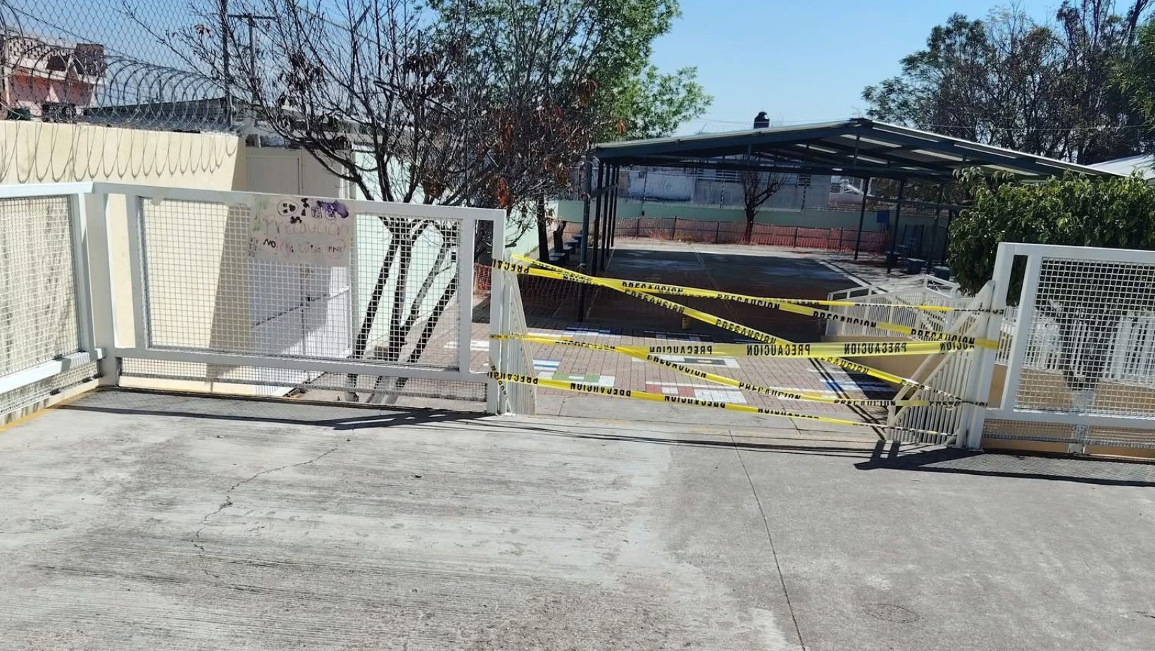 Manifestación en León: padres exigen reparación del kínder Alfred Adler en Soledad de las Joyas