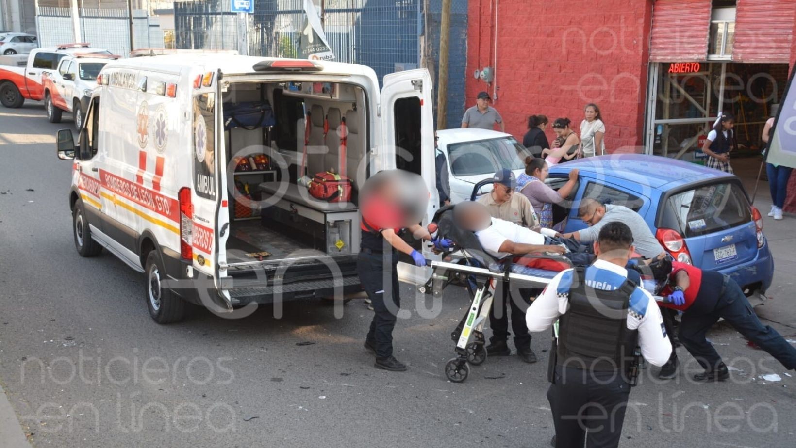 No fue una balacera... Policía derrapa y se clava objeto tras chocar en Bulevar Aeropuerto