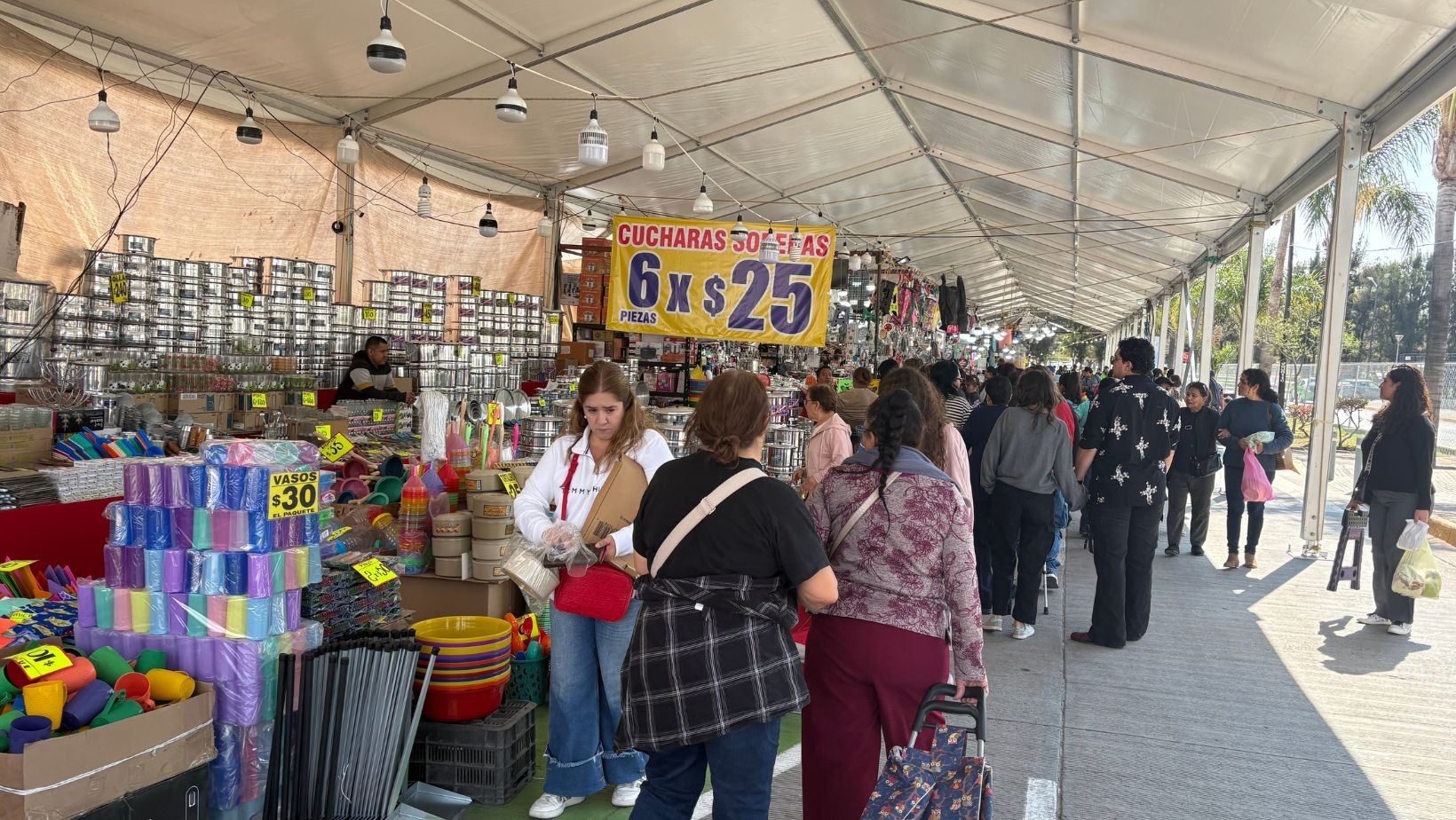 ¡Fiebre de feria! Miles abarrotan el último fin de semana de la Feria de León entre comida y ofertas