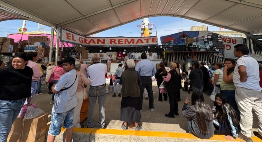 Entre cobijas y trastes, los “gritones” arrasaron en el último día de la Feria de León 2026