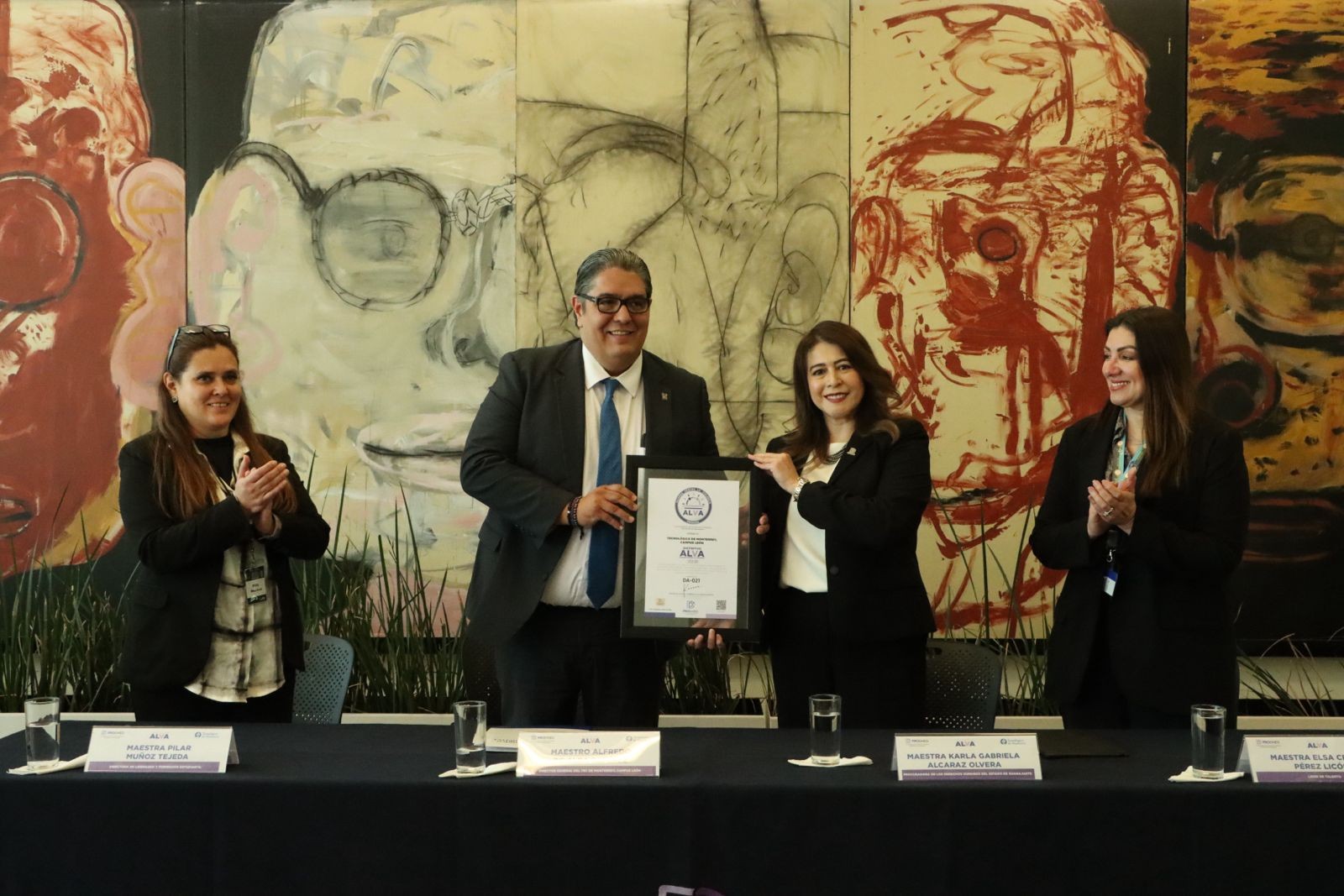 Tec de Monterrey Campus León recibe Distintivo ALVA de la PRODHEG por prevención de violencia