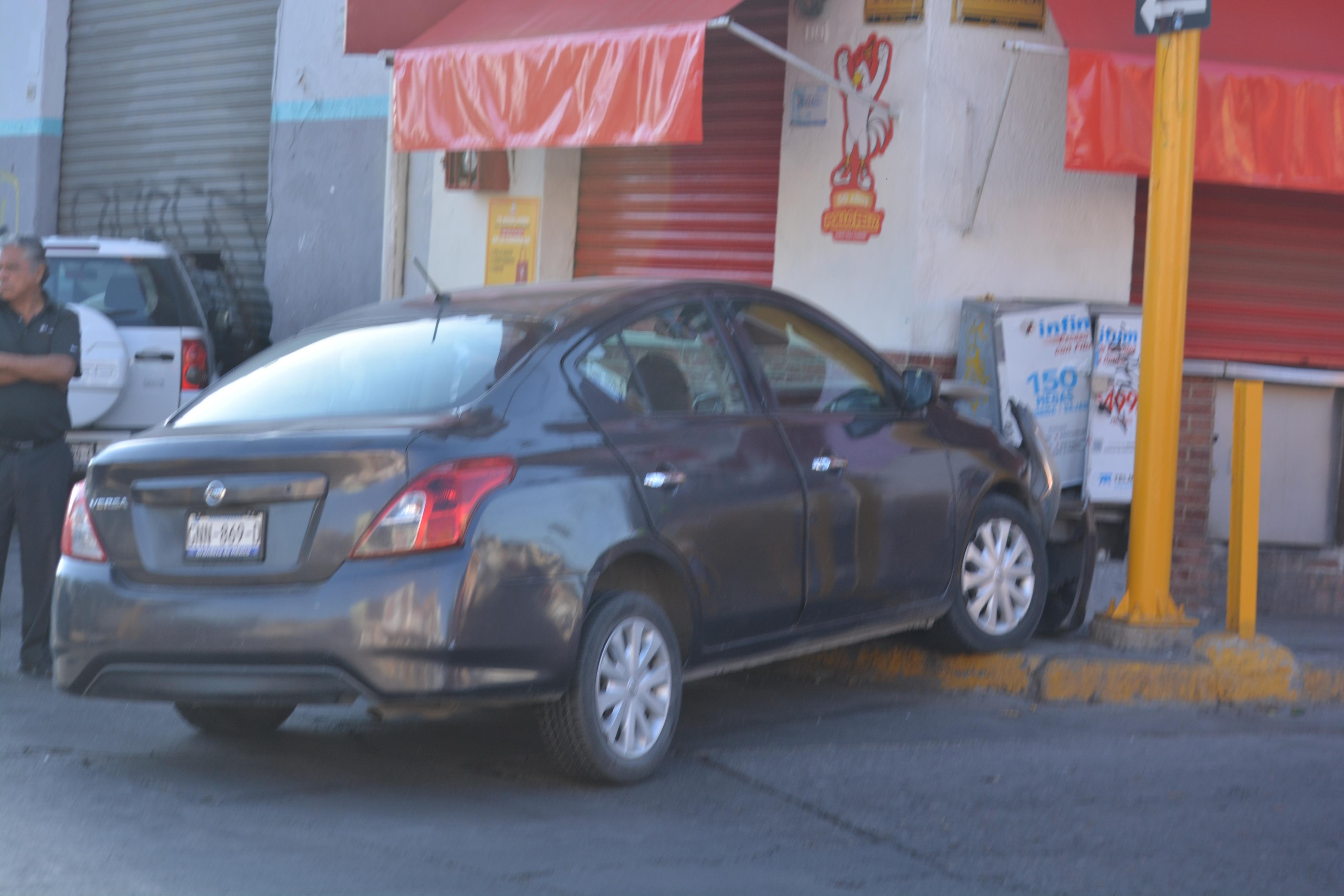 Arco carretero detecta camioneta robada y desata persecución en León; hay 3 detenidos