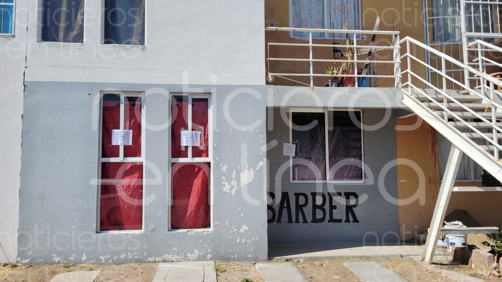 Hallan cuerpo dentro de un sillón y detienen a hombre con equipo oficial en León