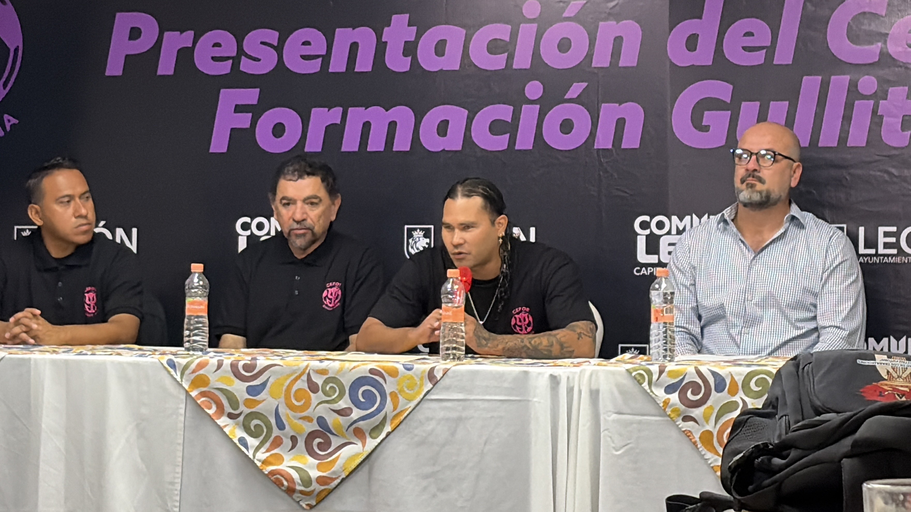 Carlos “Gullit” Peña presenta su Centro de Formación de Fútbol en León Carlos “Gullit” Peña presenta su Centro de Formación de Fútbol en León