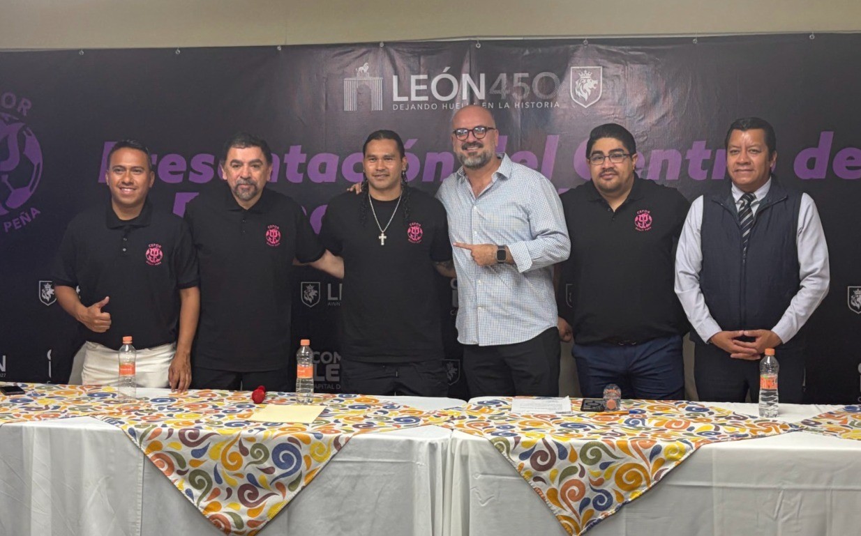 Carlos “Gullit” Peña presenta su Centro de Formación de Fútbol en León Carlos “Gullit” Peña presenta su Centro de Formación de Fútbol en León