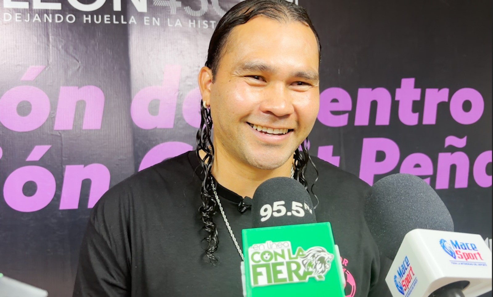 Carlos “Gullit” Peña presenta su Centro de Formación de Fútbol en León
