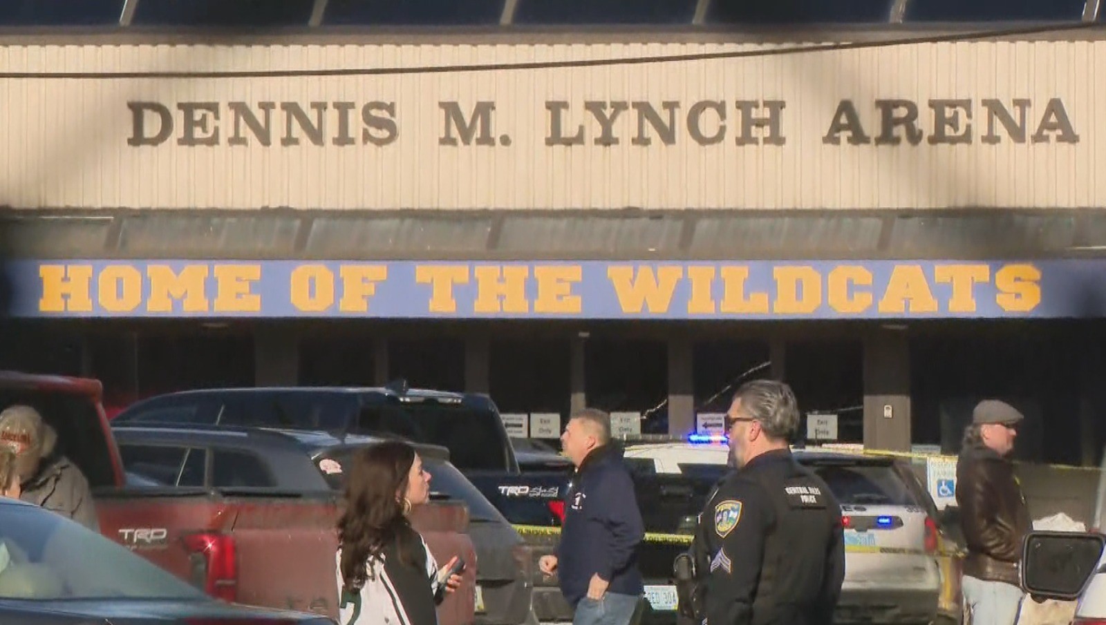 Deja 3 muertos tiroteo en partido de hockey escolar en Rhode Island