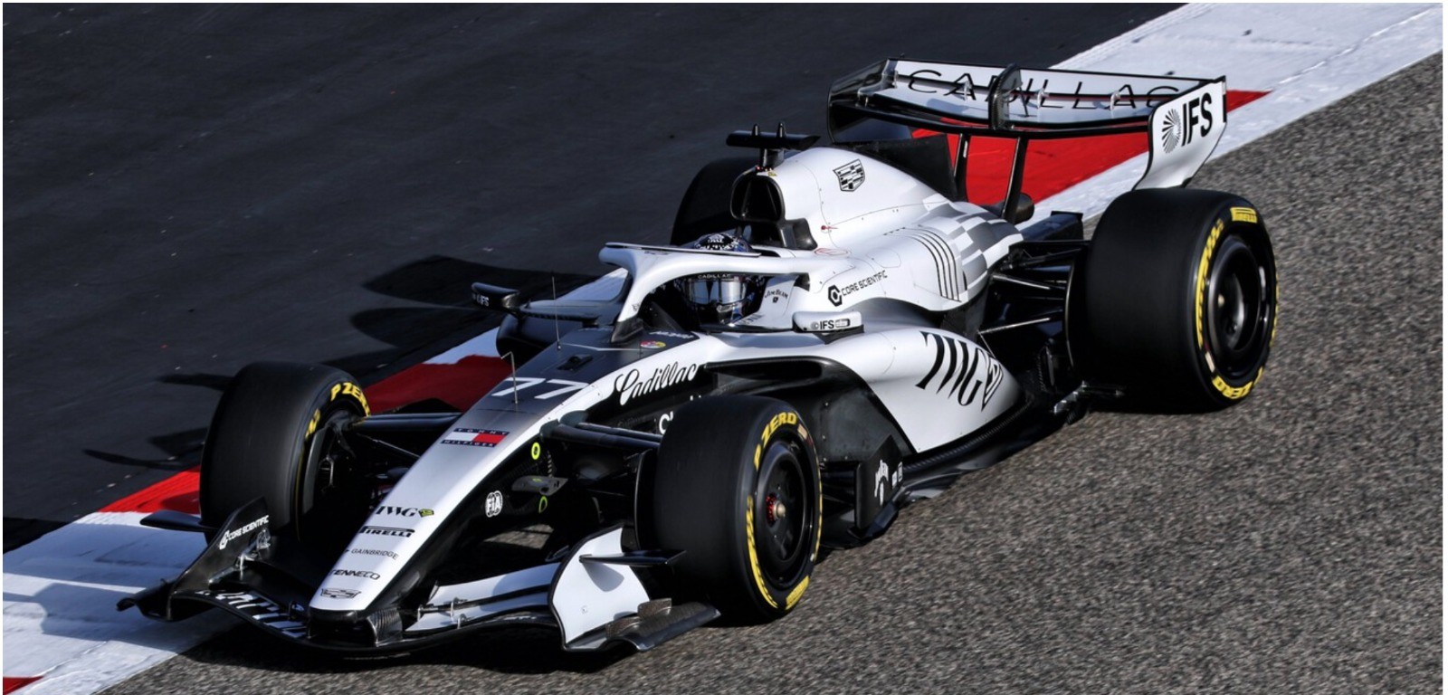 Checo Pérez enfrenta fallas en el segundo día de prácticas en Bahréin