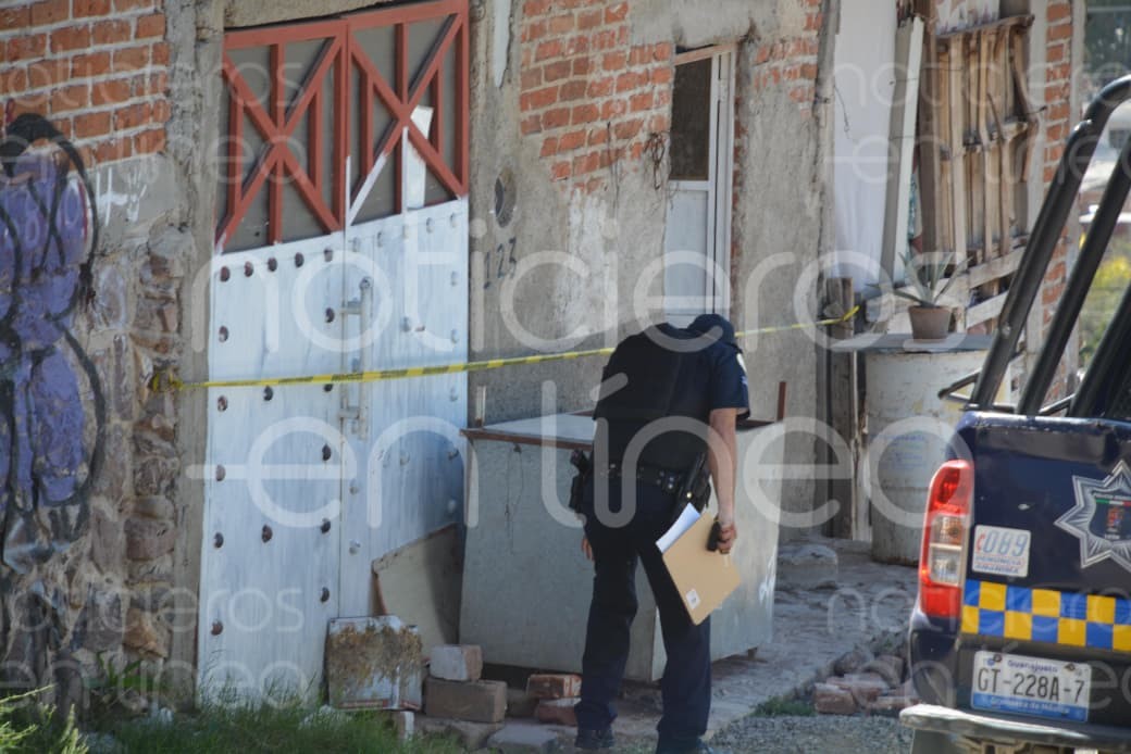 Hallan a hombre sin vida en vivienda de Lomas de Medina; investigan posible muerte natural