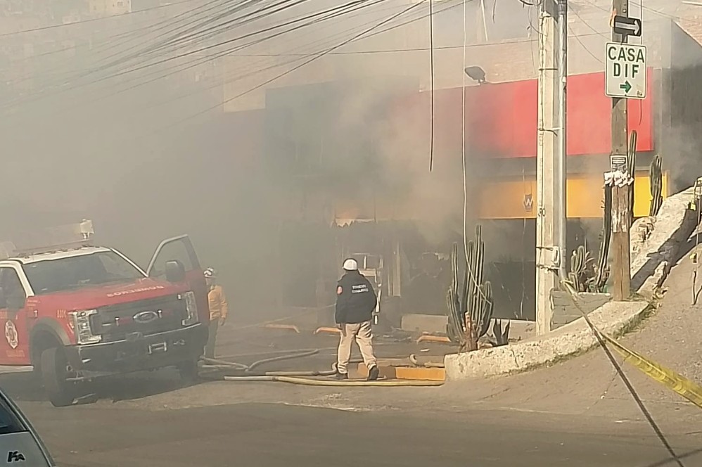 Queman tiendas de conveniencia y farmacias en seis municipios de Guanajuato