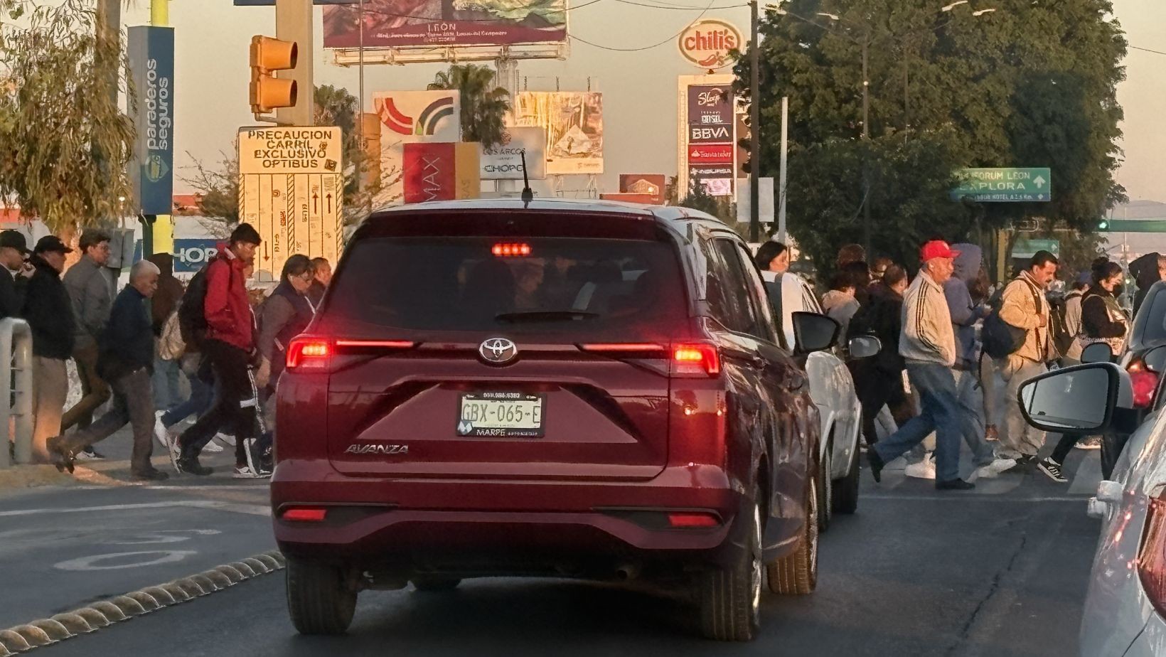Regreso a clases y tráfico habitual en León tras hechos violentos