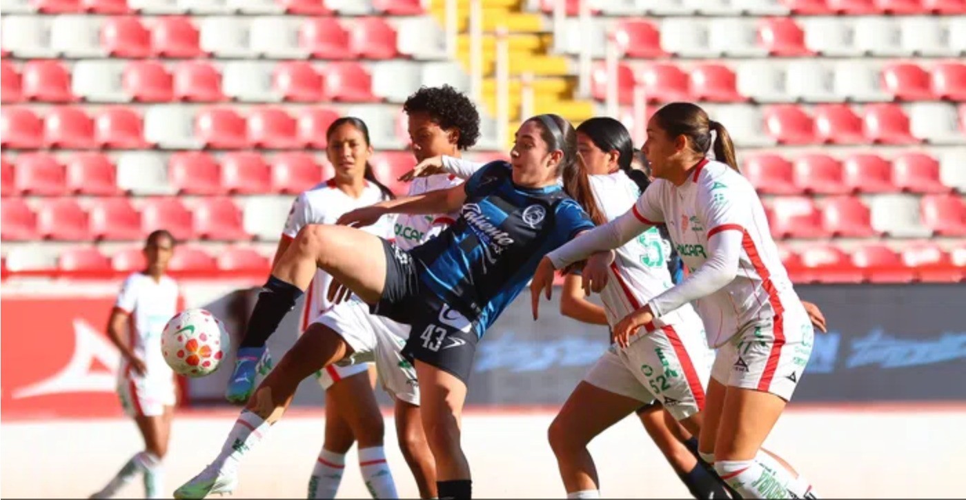 Se detiene el Querétaro vs Necaxa por presuntas detonaciones; autoridades descartan disparos